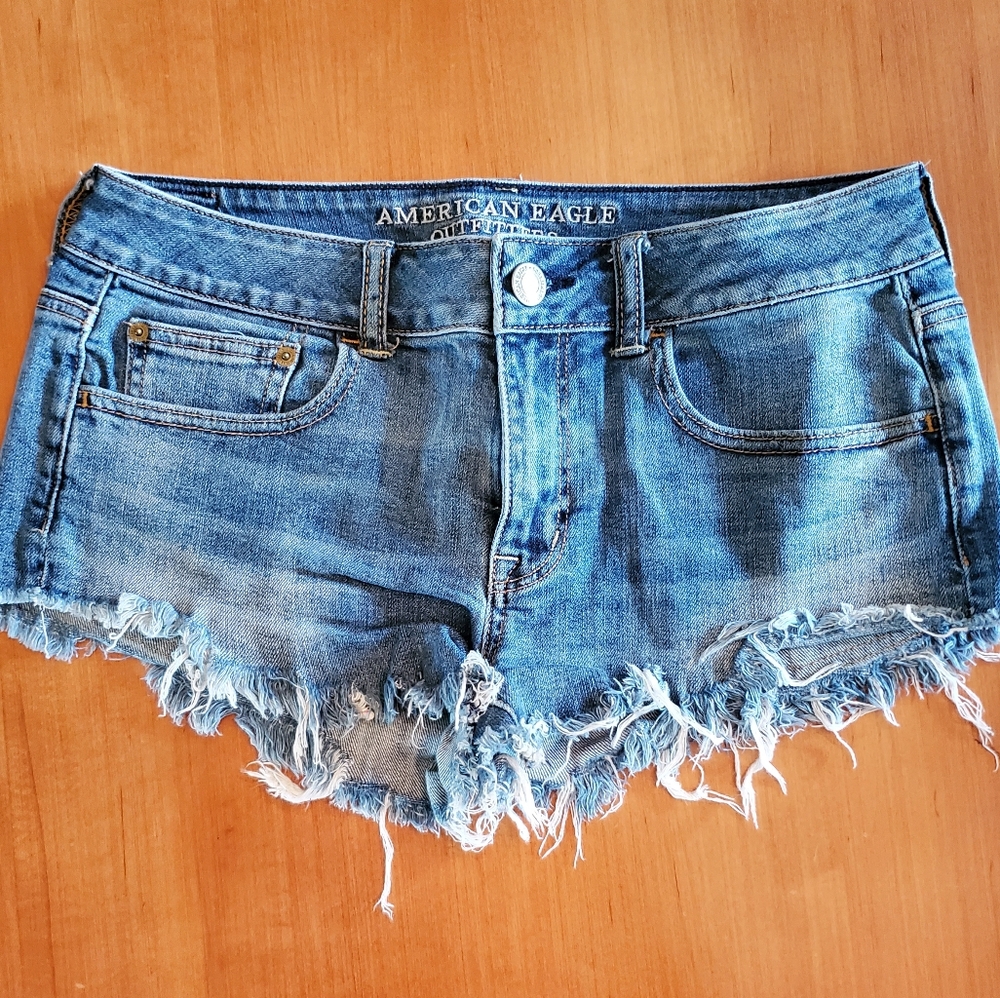 American Eagle Shorts • Low Rise